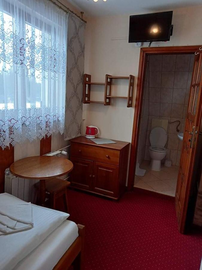 Pokoje Goscinne U Bronka Ciche Małe Exteriér fotografie