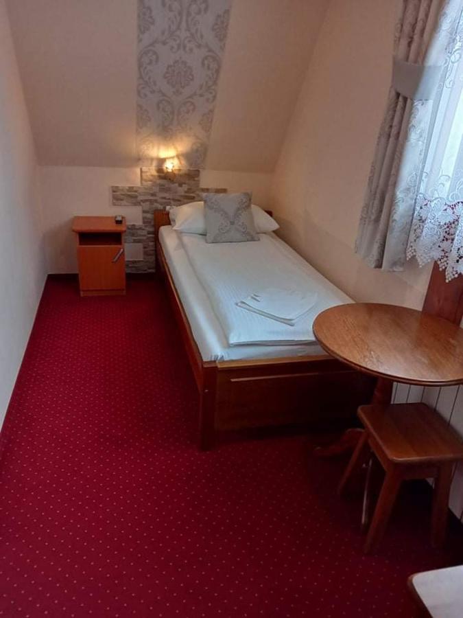 Pokoje Goscinne U Bronka Ciche Małe Exteriér fotografie